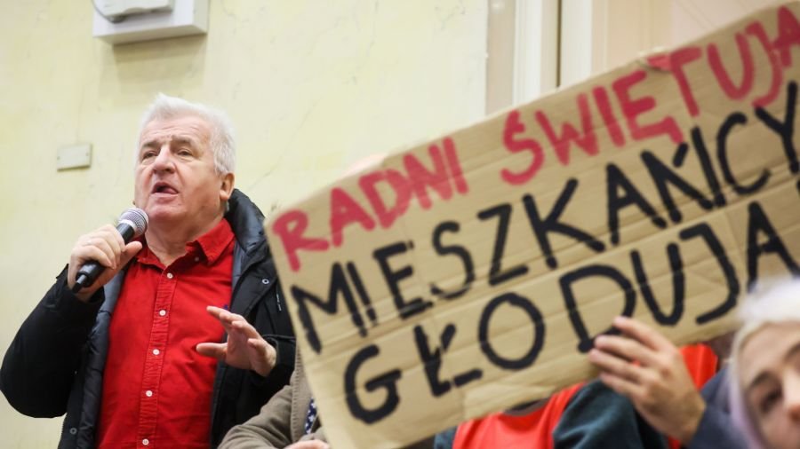 Protesty podczas obrad Rady Warszawy