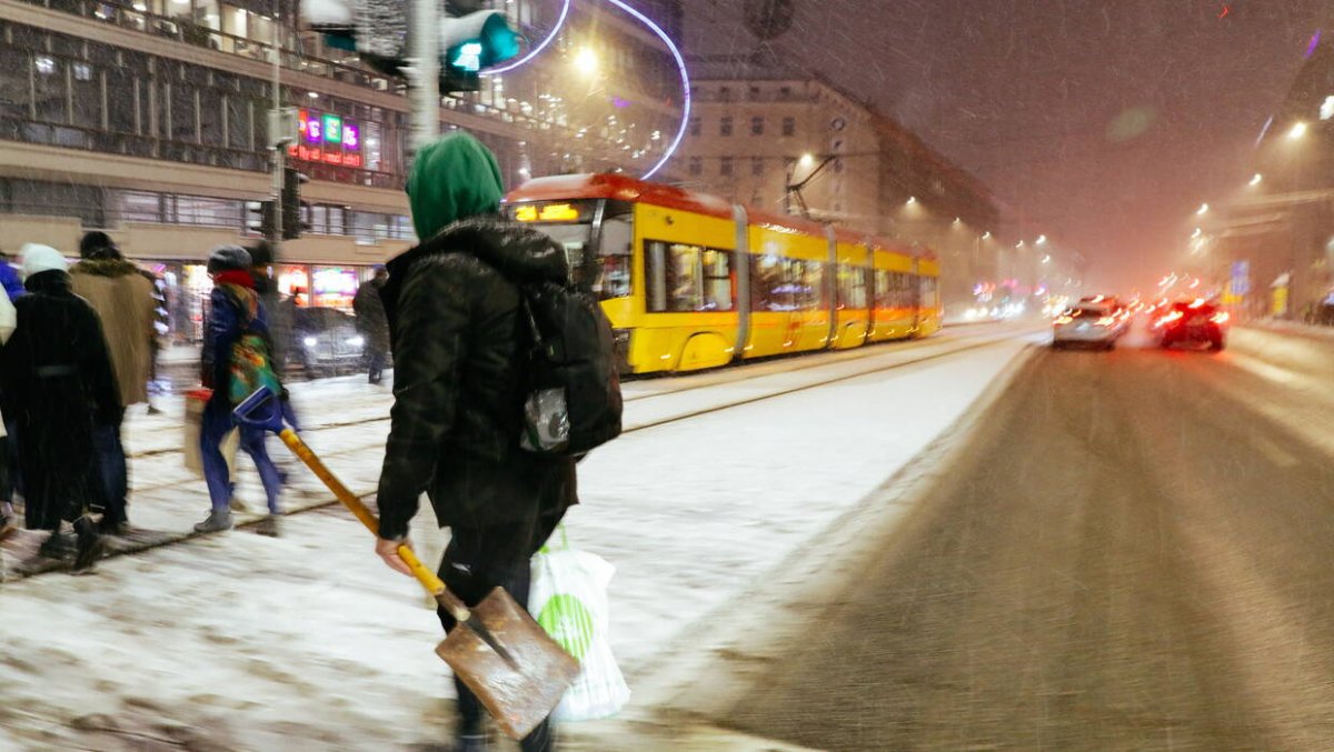 42 posypywarki na mostach, wiaduktach i stromych ulicach