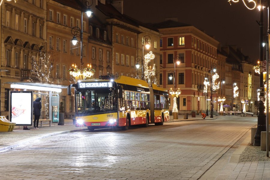 Dwanaście nowych „elektryków” na warszawskich ulicach