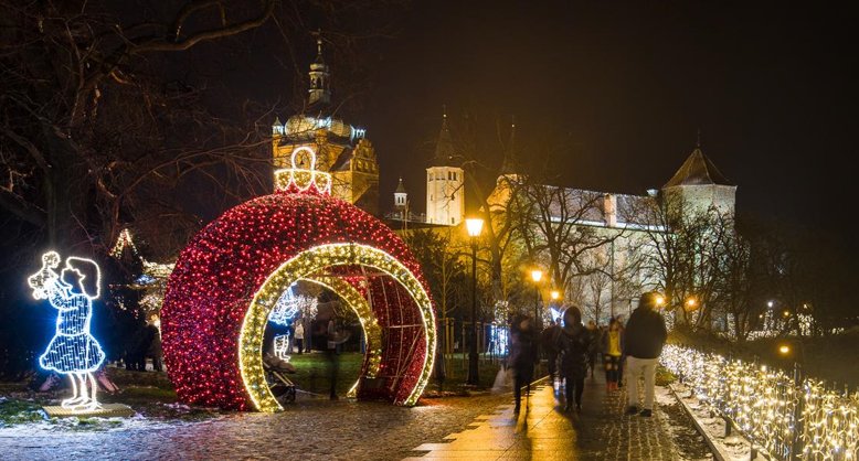  Wzgórze Tumskie rozświetlą świąteczne dekoracje z labiryntem i bajkowym lasem