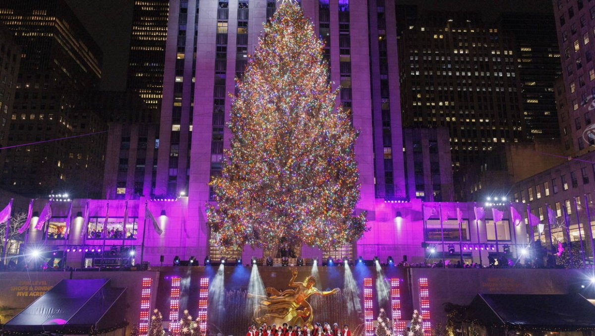 50 tys. światełek zapłonęło na choince w nowojorskim Rockefeller Center