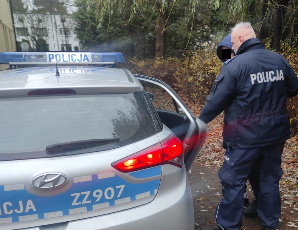 Zajechał drogę 13-letniej dziewczynce i zażądał pieniędzy