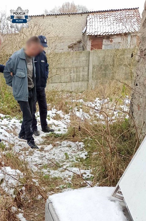 Zabił trzy psy. Ostatniego wrzucił do paleniska