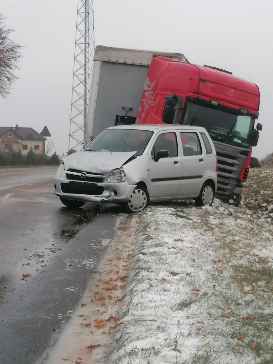 Ekstremalnie trudne warunki drogowe w okolicach Mławy 