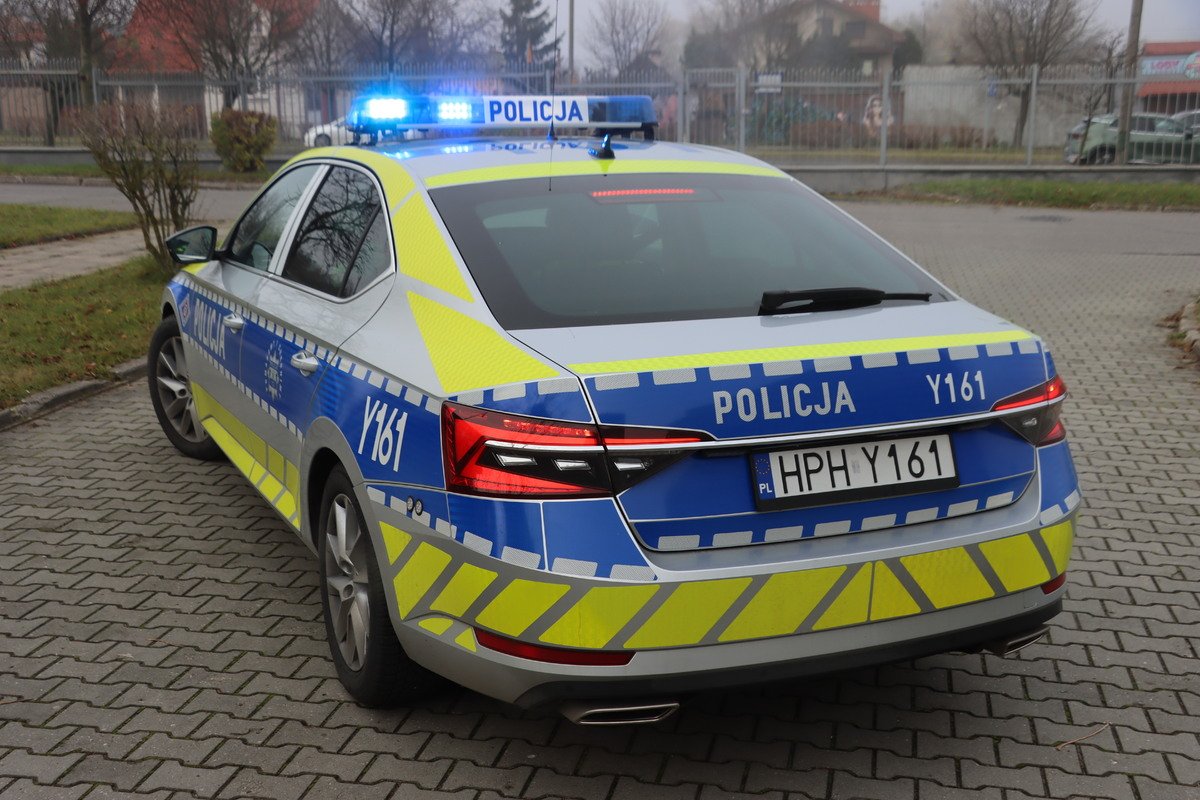 Nowe radiowozy dla 6 komend z mazowieckiego garnizonu policji