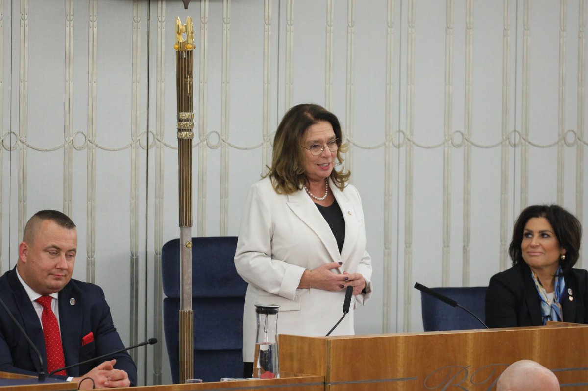 Zdewastowano ogrodzenie domu Marszałek Senatu