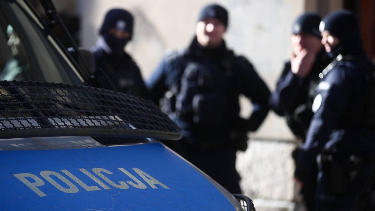 Obywatel Kazachstanu wręczył policjantom 200 zł 