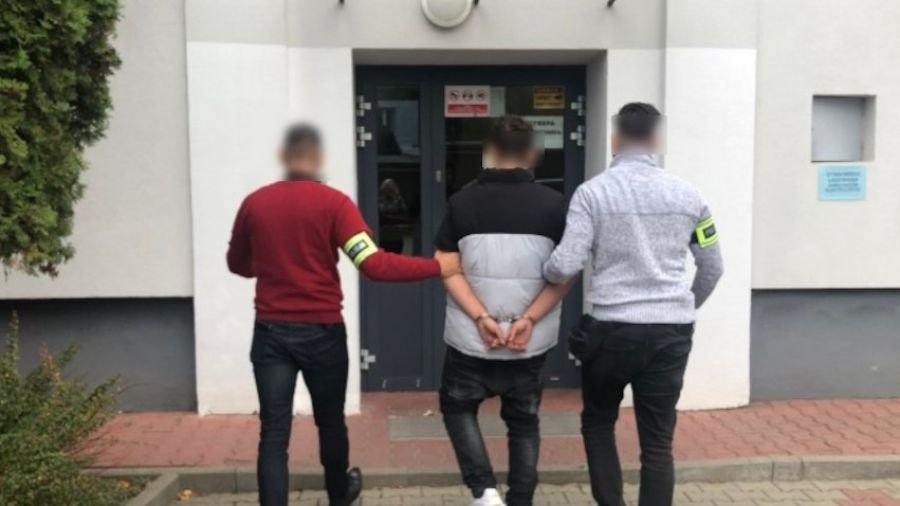 Policjanci zatrzymali 3 oprawców, którzy okradli i skatowali studenta
