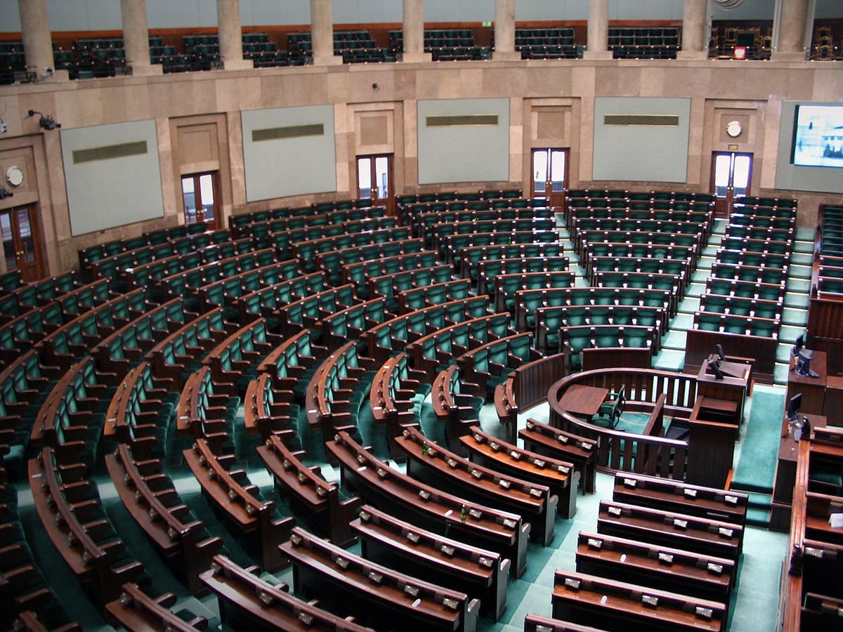 W poniedziałek pierwsze posiedzeniu Sejmu X kadencji; ślubowanie posłów, wybór marszałka Izby i dymisja rządu