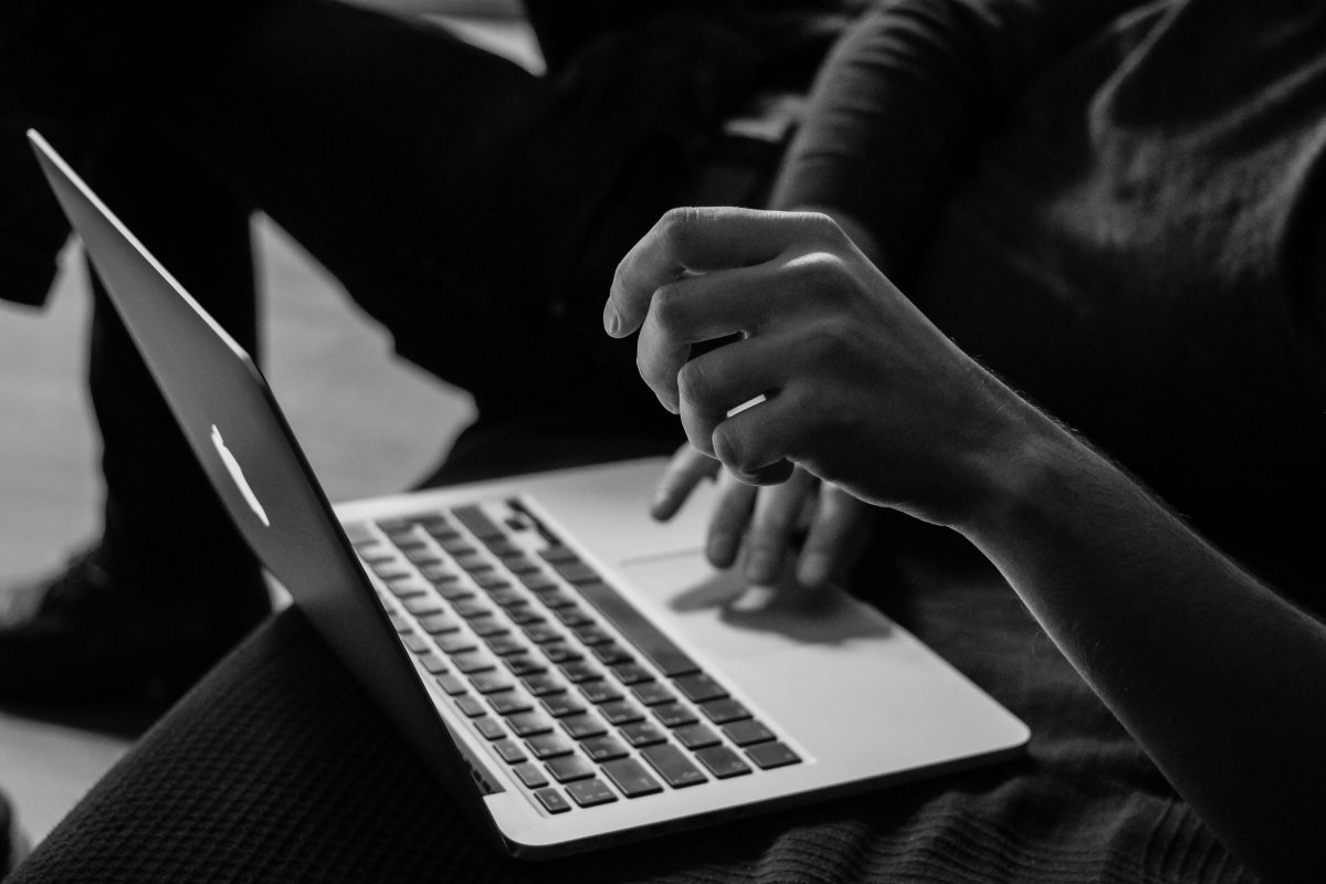 Wierzyła, że dokonuje płatności za przyjaciółkę, jednak to oszust internetowy przejął 30 tys. zł