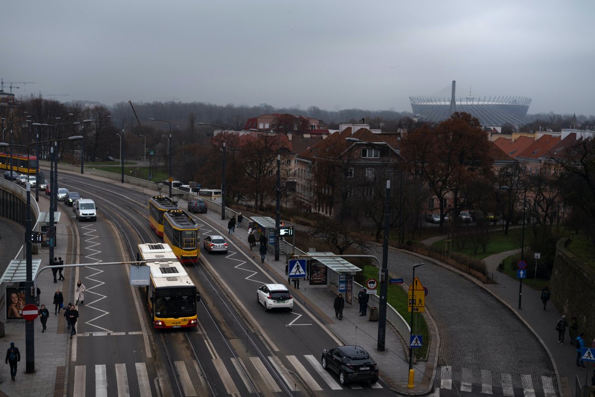 Zmiana ruchu w okolicach stołecznych cmentarzy i dodatkowe 24 linie cmentarne na ulicach 