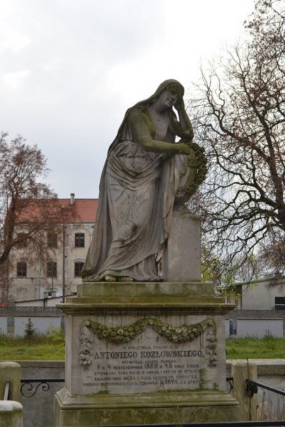 Gdzie znajduje się najstarszy polski cmentarz?