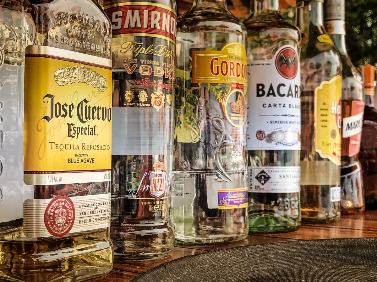 Złodziej kradł markowy alkohol 7 razy w ciągu kilku dni; może spędzić w więzieniu do 5 lat