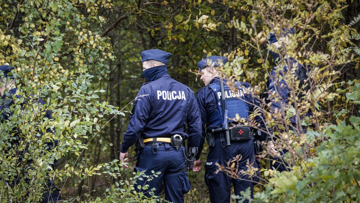 Służby ustalają, czy znalezione w lesie przedmioty należą do Grzegorza Borysa