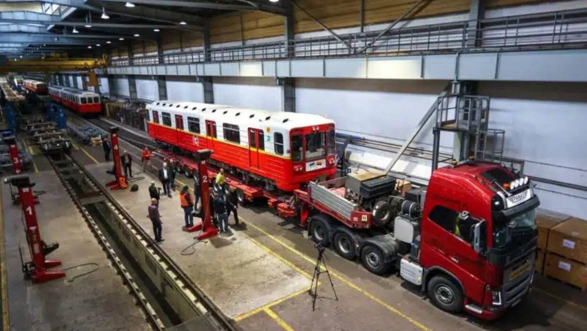 Metro kijowskie otrzymało od Warszawy ostatnią partię z 60 wycofanych wagonów metra
