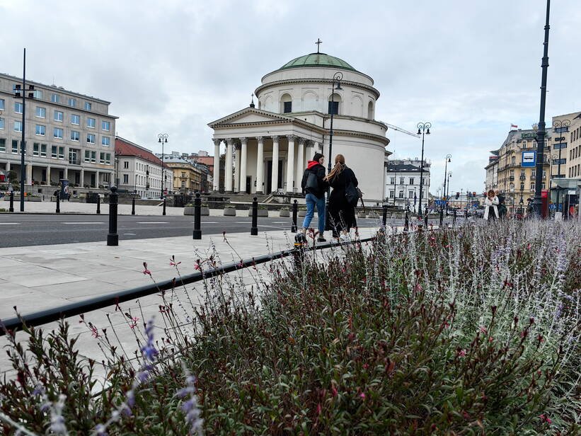 Proboszcz parafii św. Aleksandra: plac Trzech Krzyży jest bardziej zielony, ale niebezpieczny dla rowerzystów