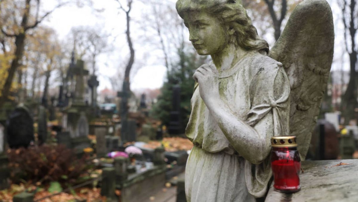 Odkryj tajemnice Starych Powązek dzięki specjalnej aplikacji