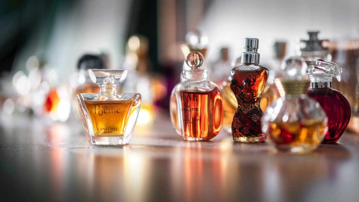 Znaki rozpoznawcze oryginalnych perfum: jak ich szukać?