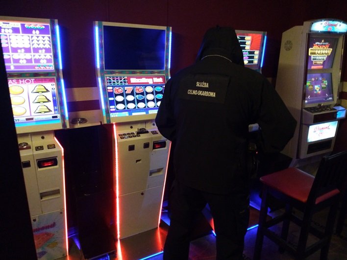 Policja zabezpieczyła nielegalne automaty do gier hazardowych