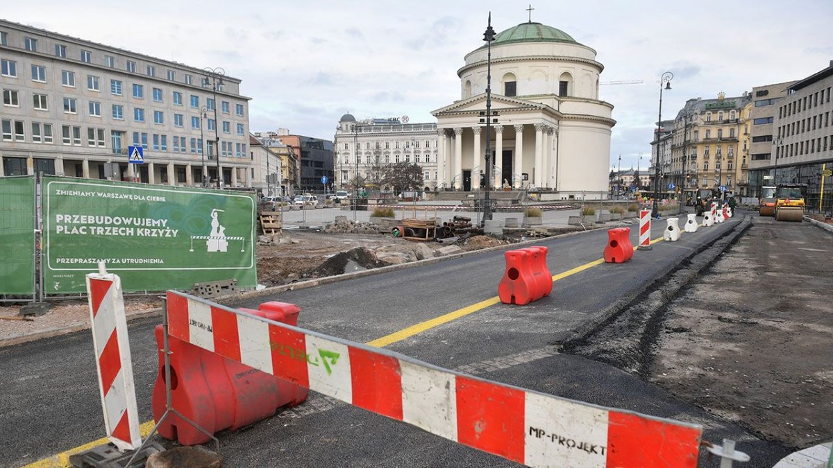 Przebudowany plac Trzech Krzyży tylko dla rowerzystów