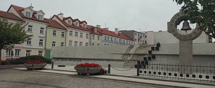 Odnowiono Pomnik 13 Straconych w Płocku