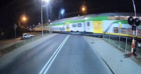 O włos od tragedii. W ostatniej chwili zatrzymał autobus przed rozpędzonym pociągiem