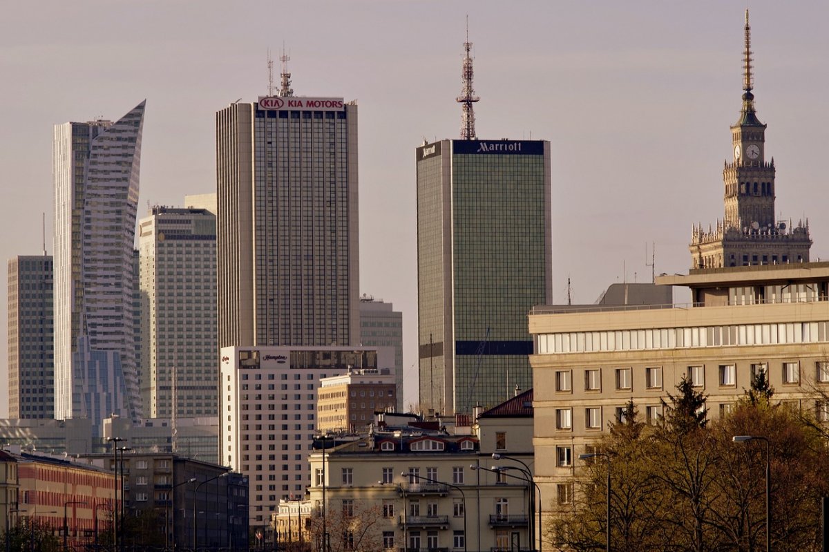 Sobotnie utrudnienia w ruchu na Bemowie w związku z przysięgą uczelni wojskowych na WAT