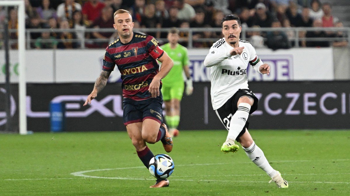 Ekstraklasa piłkarska - Rollercoaster w Szczecinie, Legia wciąż niepokonana