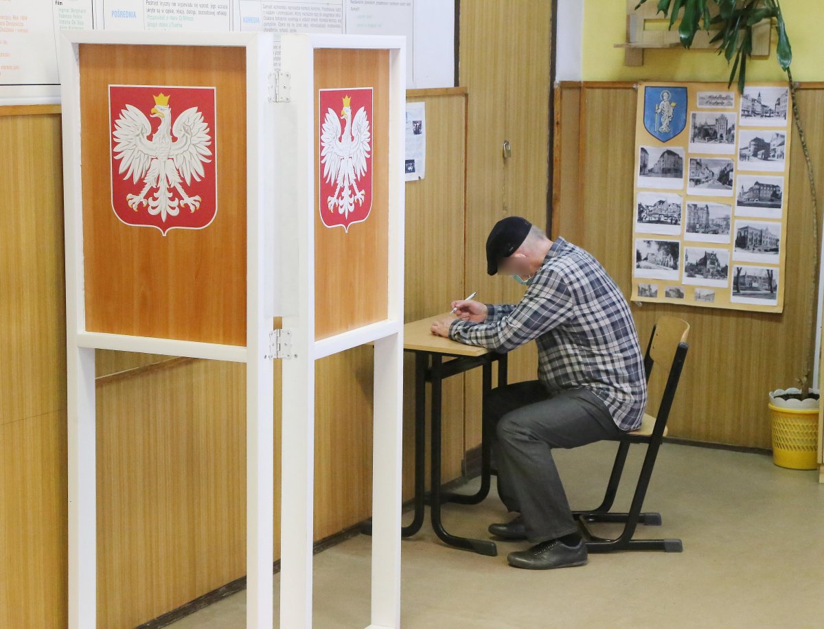 Sondaż: 33,8 proc. badanych chce głosować na Zjednoczoną Prawicę; 28,1 proc. - na Koalicję Obywatelską