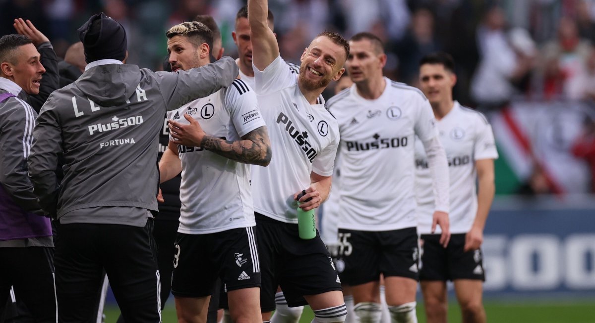 Ekstraklasa piłkarska - Legia wciąż niepokonana