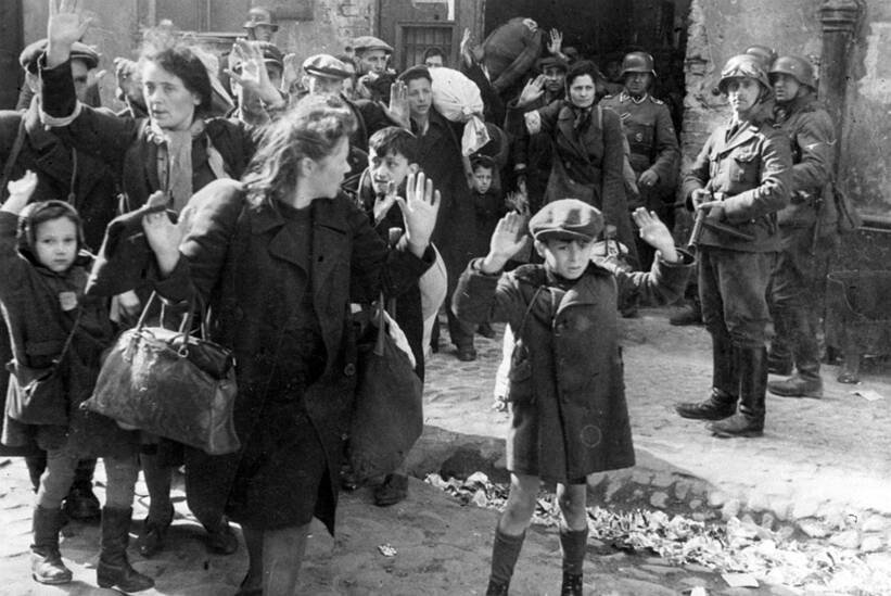 Żydzi Warszawy. Fotografie ze zbiorów Muzeum Powstania Warszawskiego