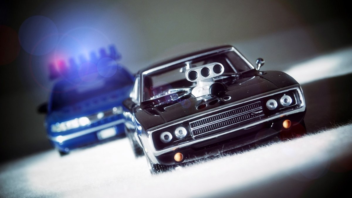 Pijany nastolatek uciekał samochodem przed policjantami. Był poszukiwany