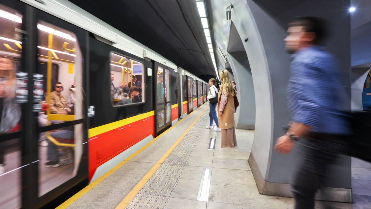 Setny pociąg metra dotarł do stolicy