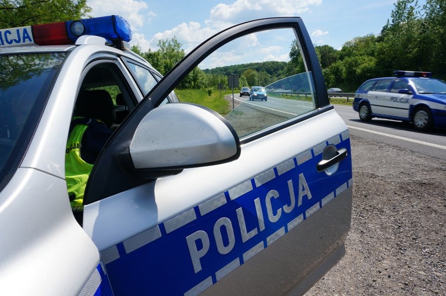 Warszawa/ Prokuratura postawiła zarzuty policjantowi, który zaatakował kobiety