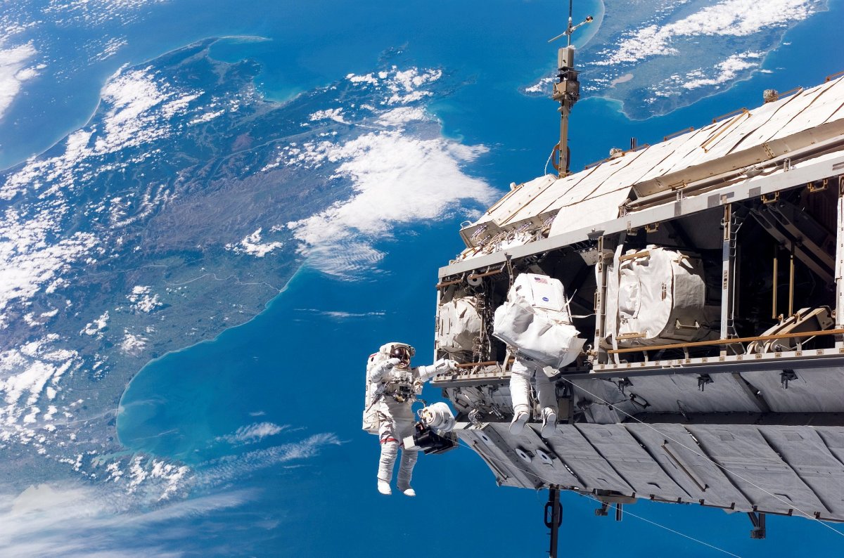 USA/ Czterech astronautów powróciło na Ziemię po półrocznym pobycie na Międzynarodowej Stacji Kosmicznej