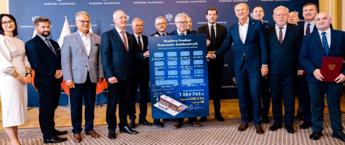 Wojewoda podpisał umowy na dopłaty dla samorządów do transportu publicznego