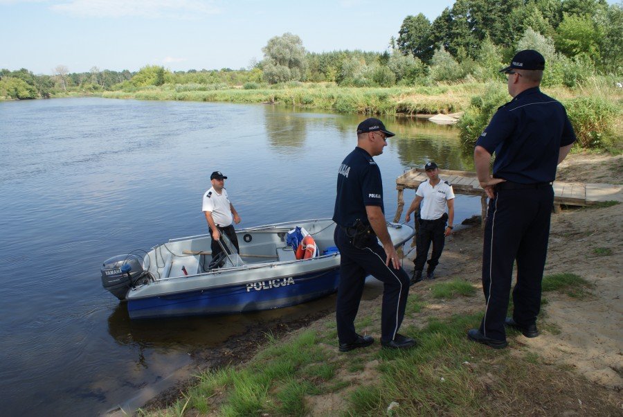 Nietrzeźwy sternik pływał łodzią po Narwi; grozi mu do 2 lat więzienia