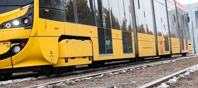 Utrudnienia w kursowaniu tramwajów na Woli, wykoleił się tramwaj