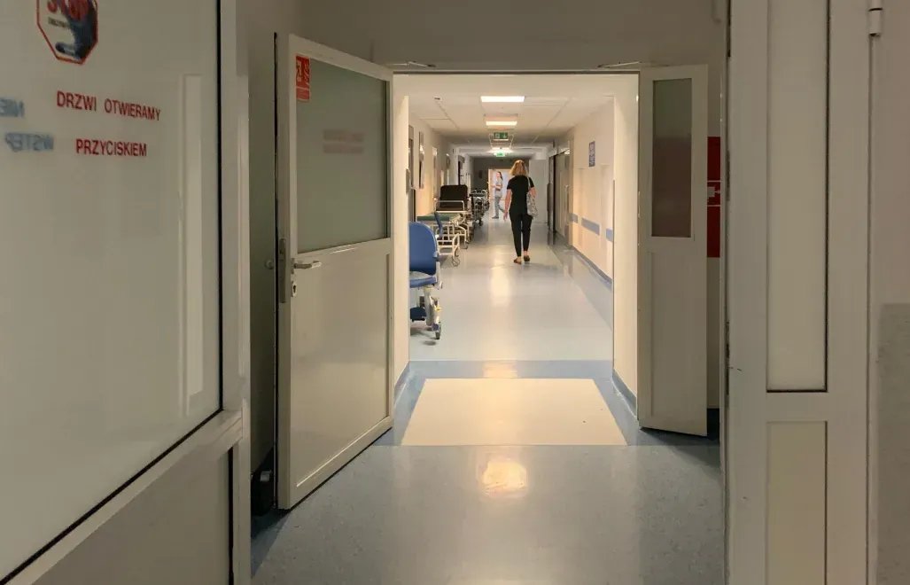 Złamane palce, pobita twarz. Dramat psychiatry w gabinecie