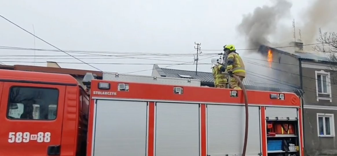 Tragedia w Piastowie. W pożarze kamienicy zginął 12-letni chłopiec, jego mama walczy o życie