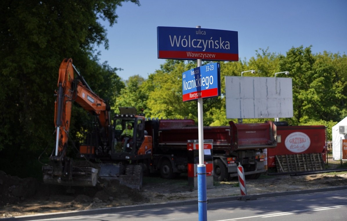 Bezpieczniej na Bielanach! Nowa sygnalizacja i chodnik na Wólczyńskiej