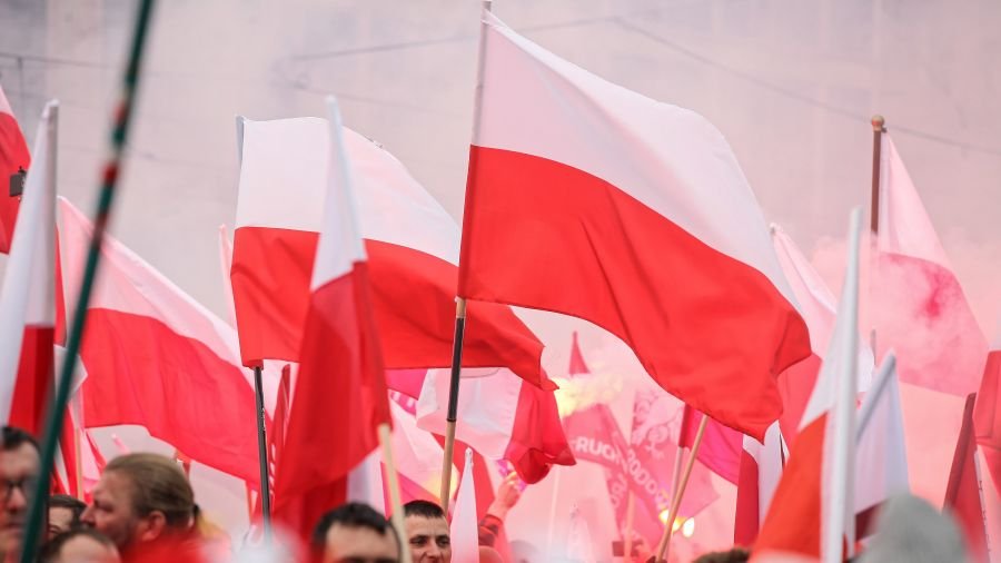 Marsz po Polskę. Kto lepiej porwie tłumy w Warszawie?