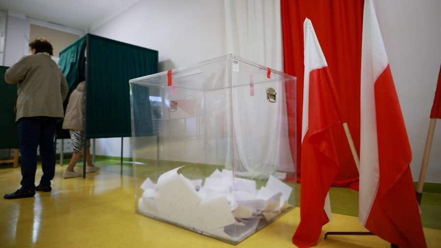 Nawrocki wygrywa w powiecie nowodworskim, ale Trzaskowski bierze miasto