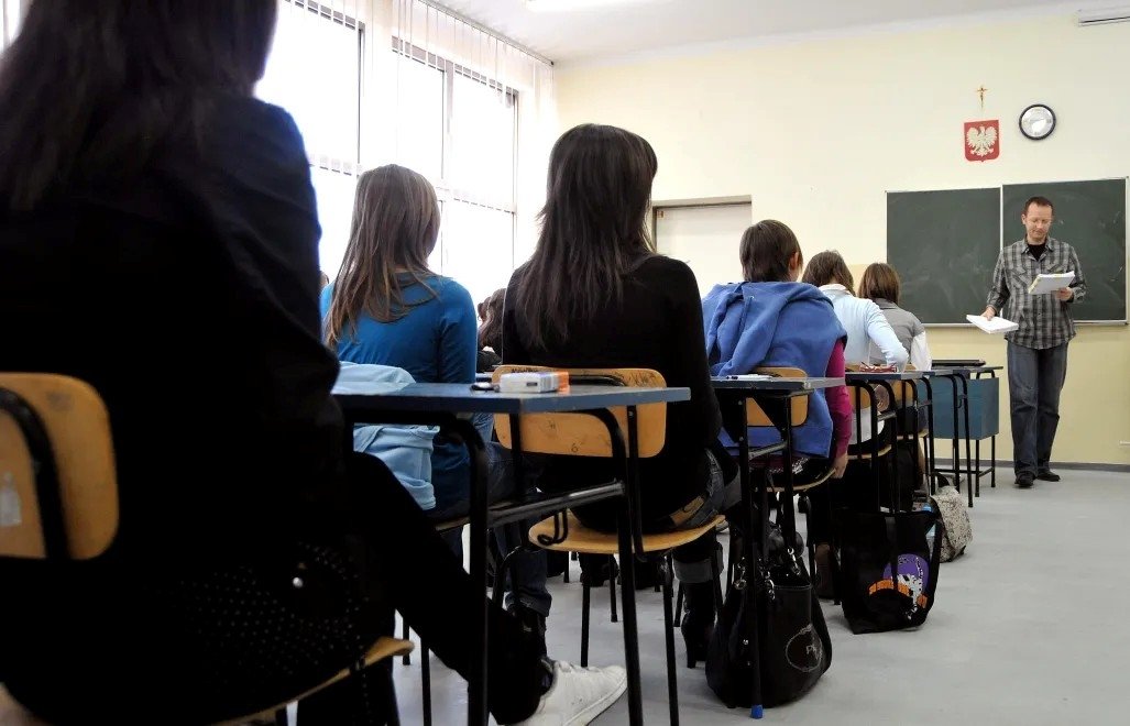 „Zmiana płci, erotyzacja, destrukcja rodziny” – mocne słowa biskupów o nowym przedmiocie