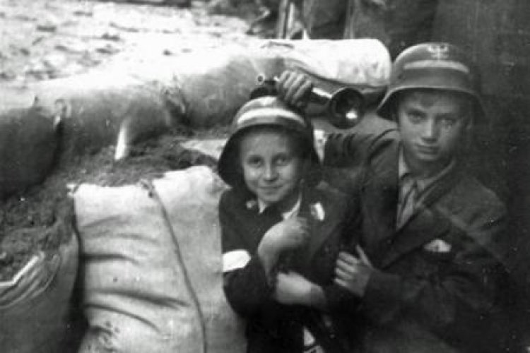 Dzieci w cieniu wojny – Muzeum Powstania pokaże ich perspektywę