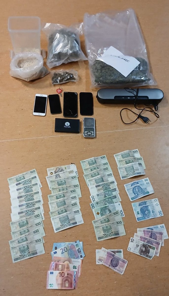 Ponad kilogram mefedronu i 650 gramów marihuany. 26-latek z Warszawy w areszcie