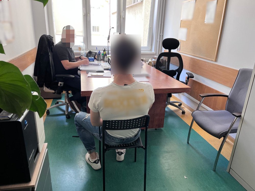  Kopnął, okradł, odjechał skuterem. Wpadł, bo rozpoznał go policjant po służbie