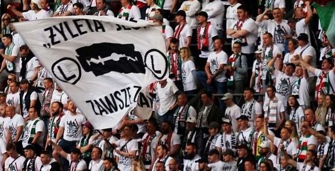 Kibice kontra władza. Transparent Legii wywołał polityczną burzę