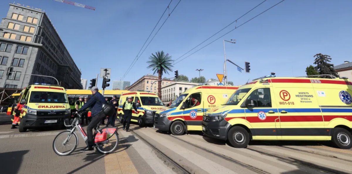 18 osób poszkodowanych w zderzeniu dwóch tramwajów w centrum Warszawy