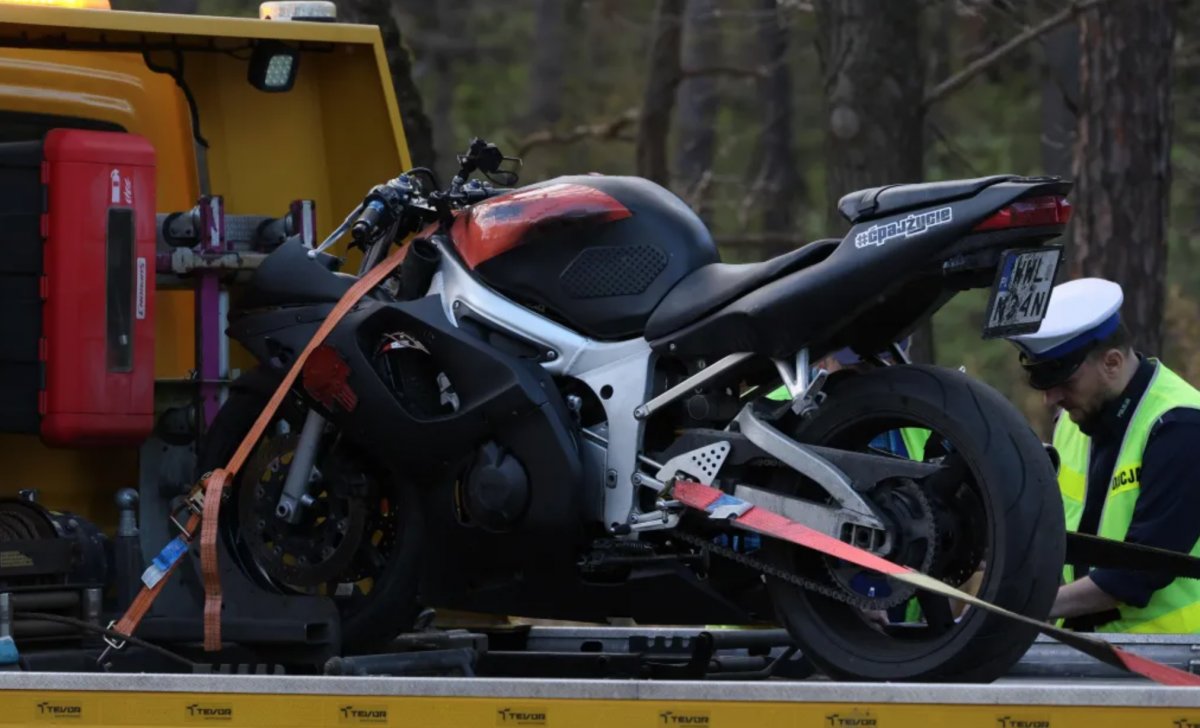 Zmarł motocyklista, który potrącił parę przechodzącą przez jezdnię